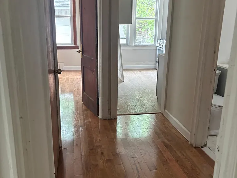 78 Sterling Ave — Photo 7