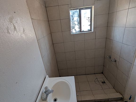 4th image of 325 1st St