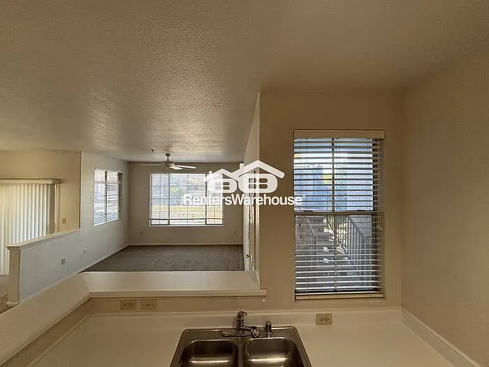 1 bed, 1.0 bath, 827 sqft, $995 — Photo 1