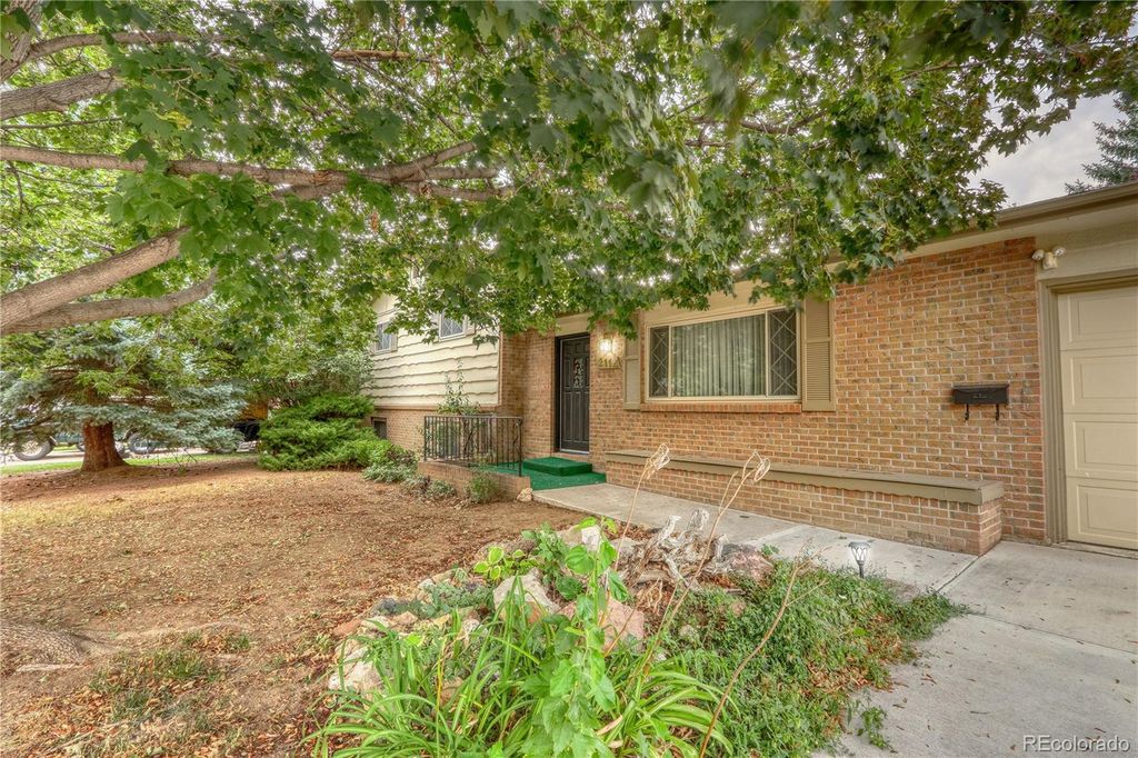 2114 Agate Court