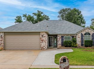 2114 W Oak St, Collinsville, OK 74021