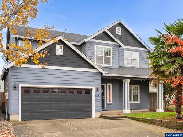 1241 Dahlia St, Woodburn, OR 97071