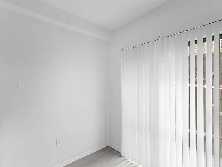 Oakmont Apartments — Photo 8