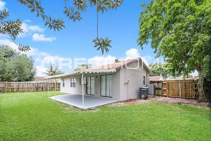 9940 Spanish Isles Dr — Photo 17