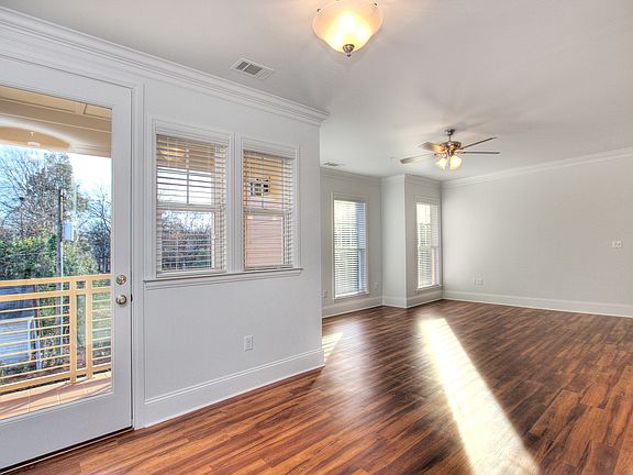 5th image of 2320 Roswell Ave #11420499