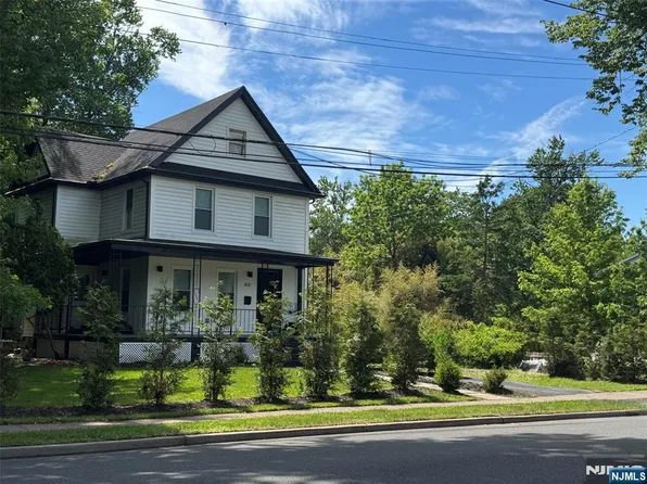 40 Grant Ave, Cresskill, NJ 07626