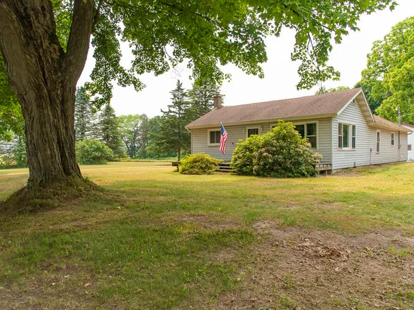 8591 N 46th St, Augusta, MI 49012