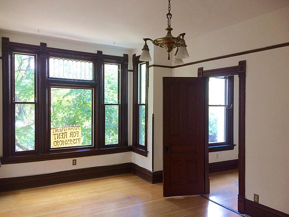 5th image of 1738 W Melrose St #1