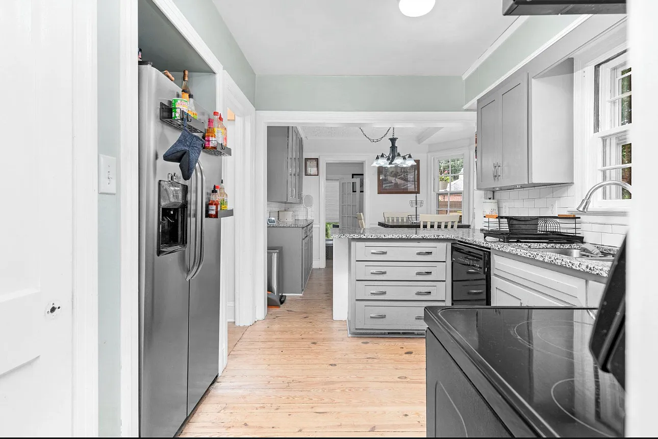 4 bed, 2.5 bath, 2345 sqft, $2,899 — Photo 4