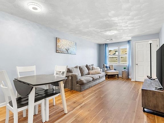 5th image of 107 Foster St #107