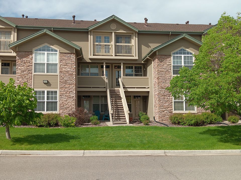 Welcome Home. Newly refreshed 2 bed, 2 bath condo in Littleton. Vaulted ceiling welcomes natural light. Updates include all new flooring. Convenient attached Garage.