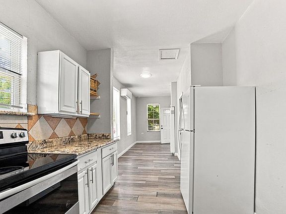 5th image of 1143-1127 N F St