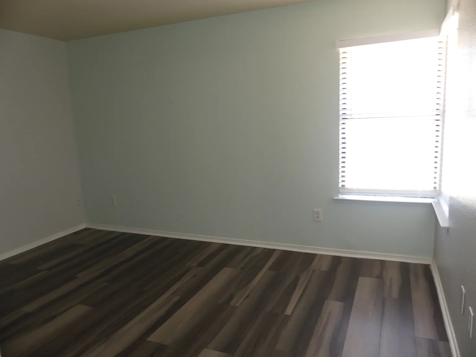2 bed, 1.5 bath, 1178 sqft, $1,550 — Photo 3