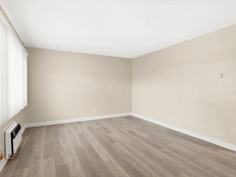 Linden Court Apartments — Photo 80