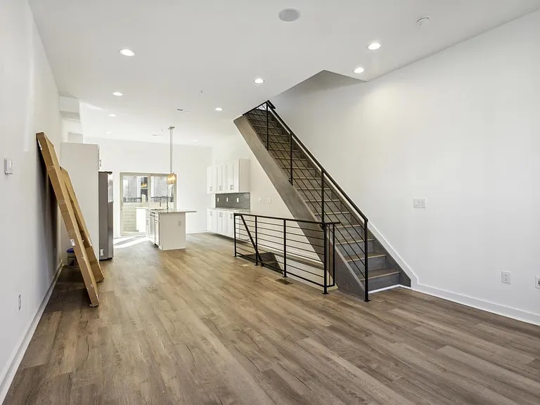57 N Conestoga St — Photo 2