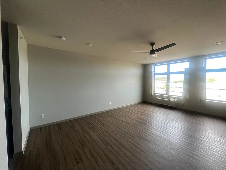 507 N Riverfront Dr — Photo 5