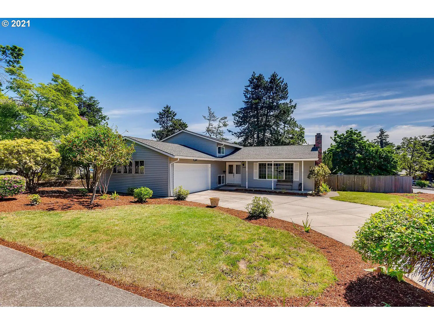 17440 Crownview Dr photo 1