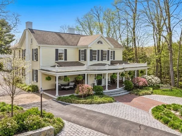 54 Lincoln St, Hingham, MA 02043