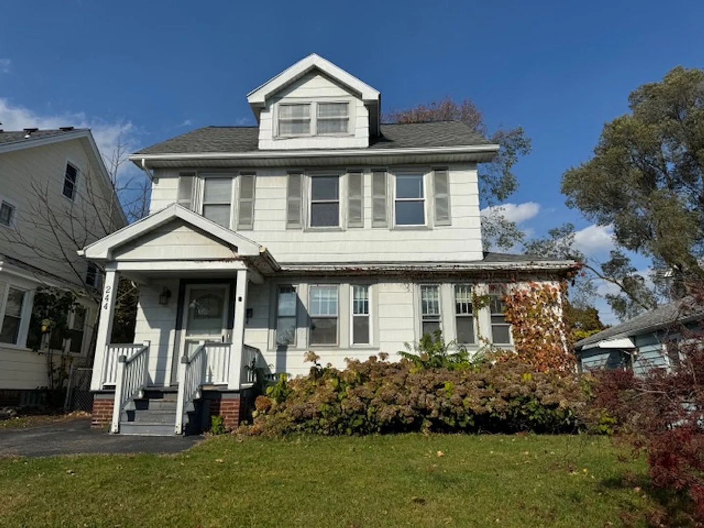 3 Bedroom - Town of Irondequoit - 2 Car Garage — Photo 1