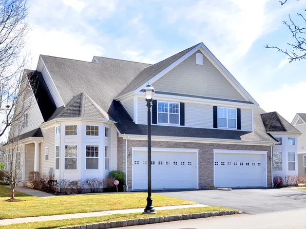 10 Pebble Beach Drive #10, Bloomfield, CT 06002