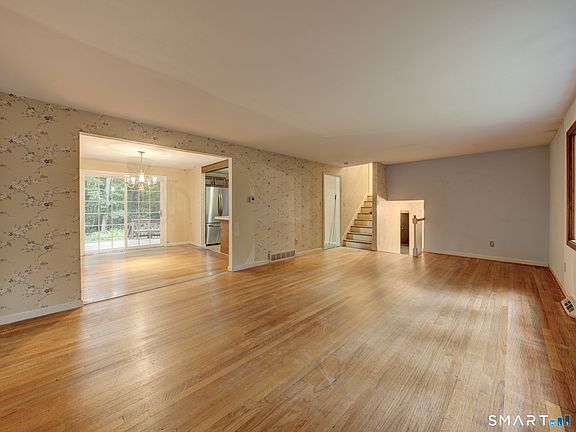 5th image of 18 Saint Francis Woods Road