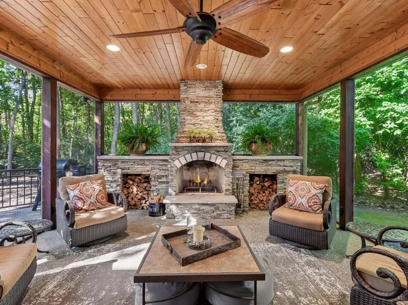 9260 Red Oak Dr, Victoria, MN 55386