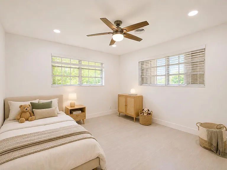 5911 SW 36th Ter — Photo 19