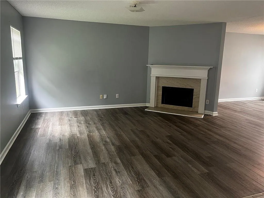 4 bed, 2.5 bath, 2170 sqft, $2,000 — Photo 4