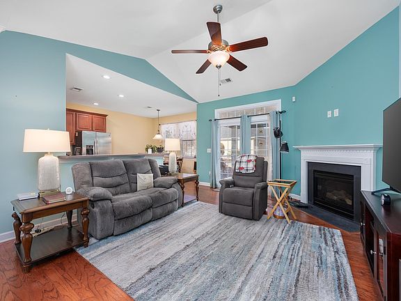 3rd image of 1604 Legends Ave.