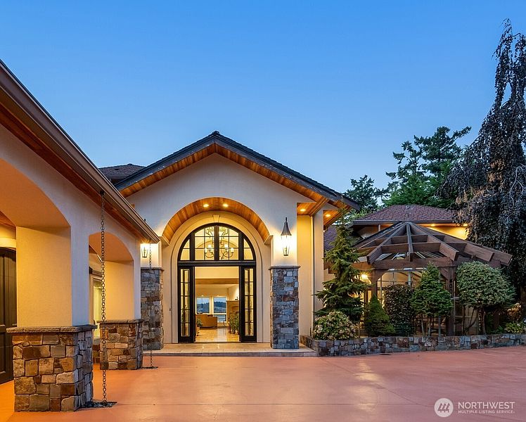 2nd image of 4002 Oakes Avenue