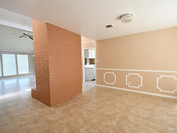 4th image of 403 Breeze Park Dr