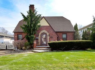 2203 Willow St, Wantagh, NY 11793