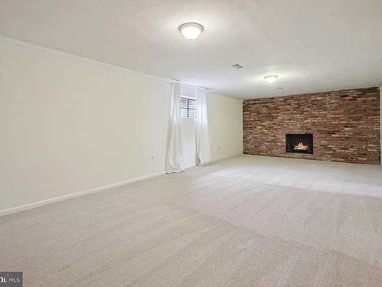 5801 Hillburne Way — Photo 26