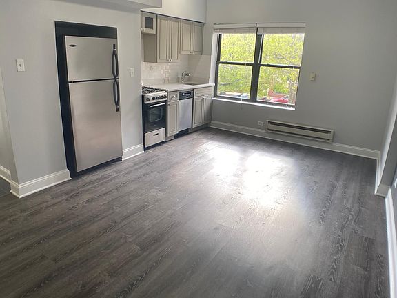3rd image of 4552 N Malden St #204