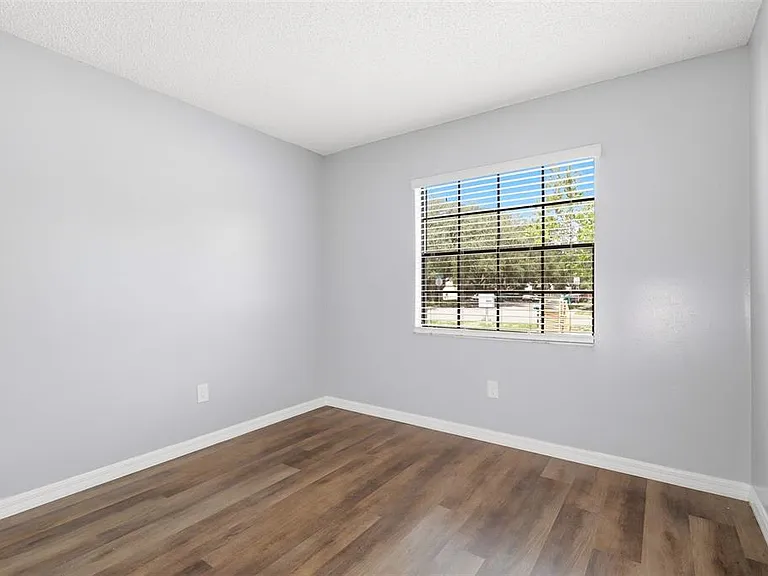 10 N Fairfax Ave #10 — Photo 62