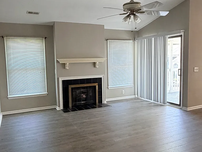 113 W Victoria Ct #F — Photo 10
