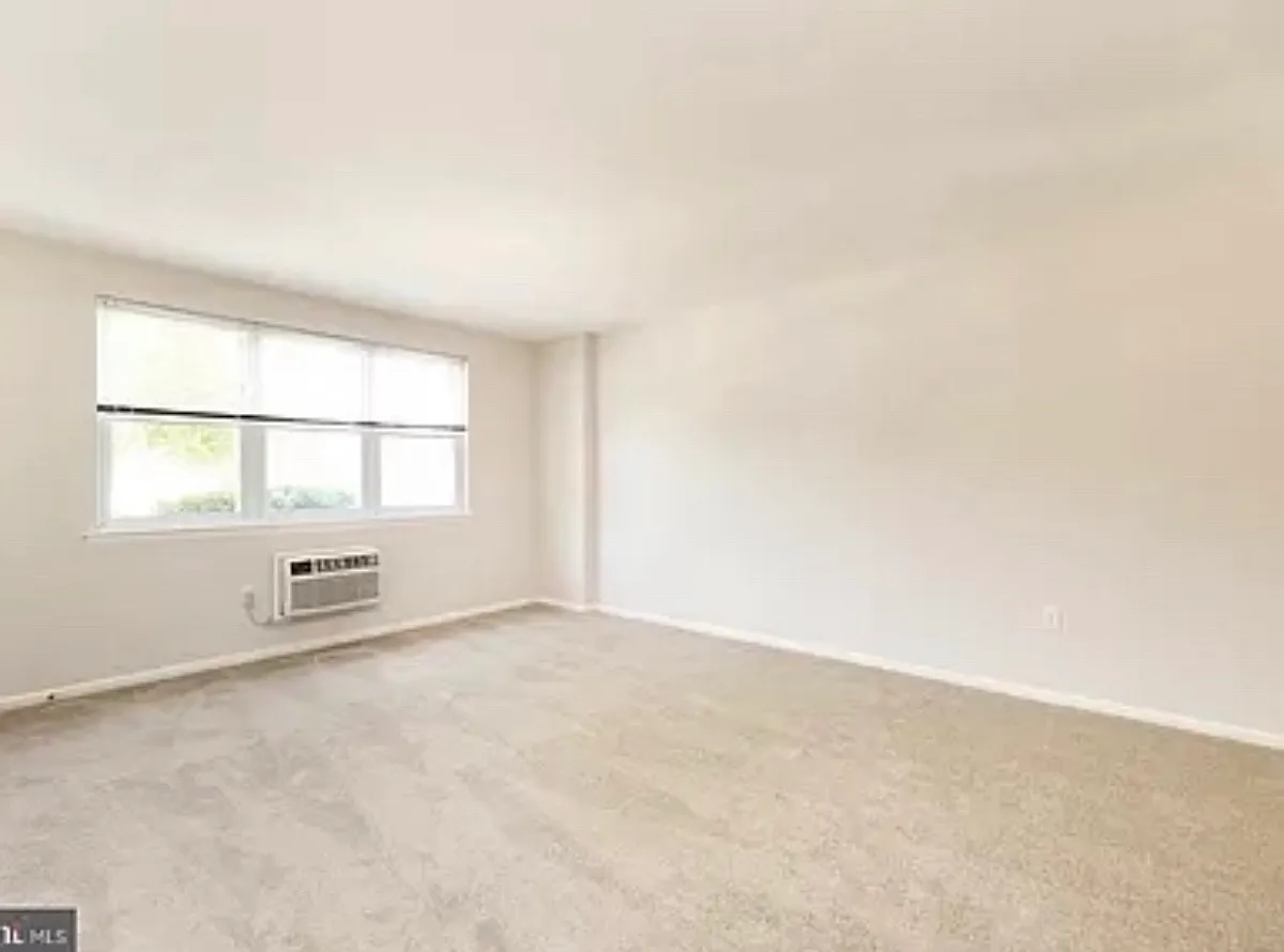 Building Photo - 3963 Rowena Dr #2