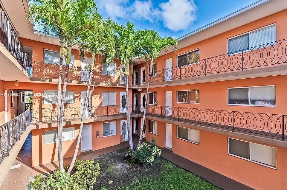 2 bed, 603 sqft, $1,800 — Photo 2