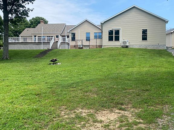 5th image of 652 Carriage Cove Rd