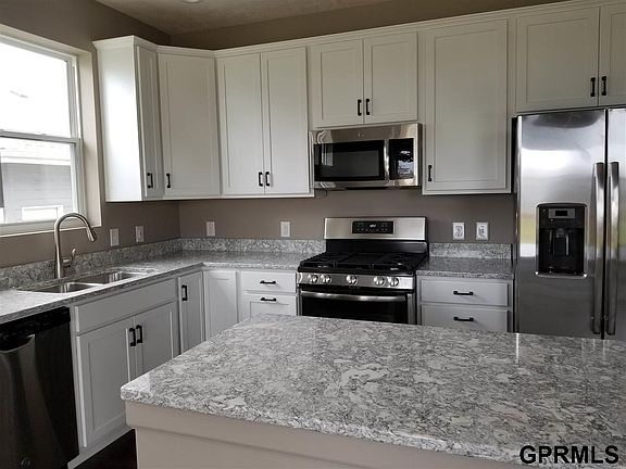 4th image of 12124 S 212th St