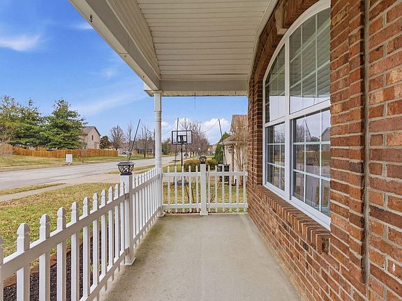 5th image of 152 Sutton Place Blvd