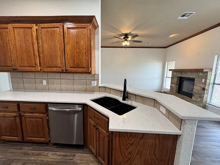2345 Bradford Ave — Photo 5