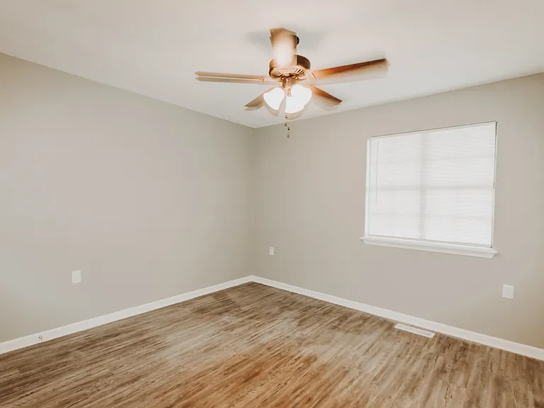 1800 Labette Manor Dr — Photo 8
