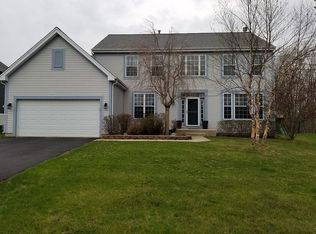2425 Fen View Cir, Island Lake, IL 60042