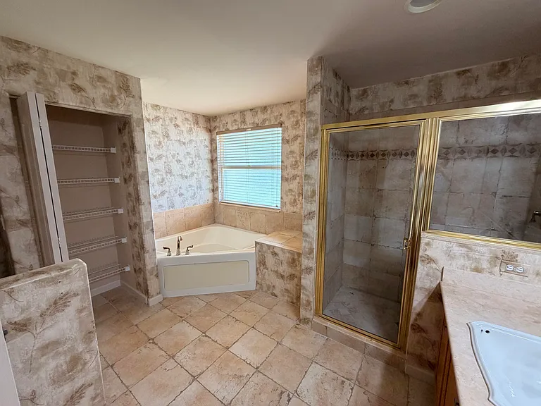 108 Kensington Way — Photo 22