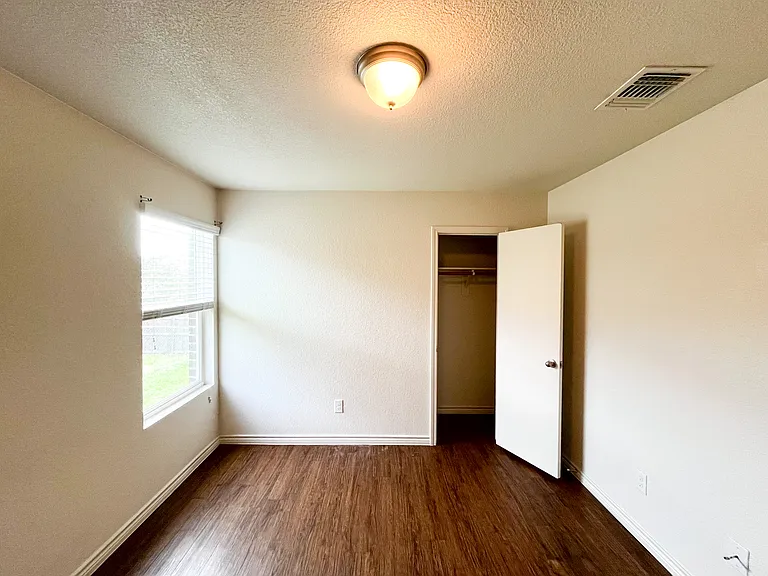1509 Justin Loop #A — Photo 33