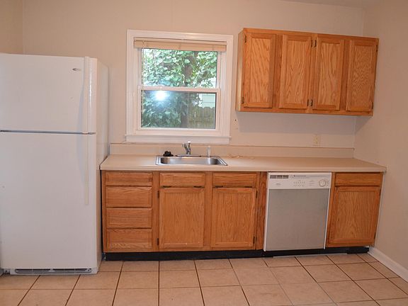 3rd image of 4054 Taliluna Ave