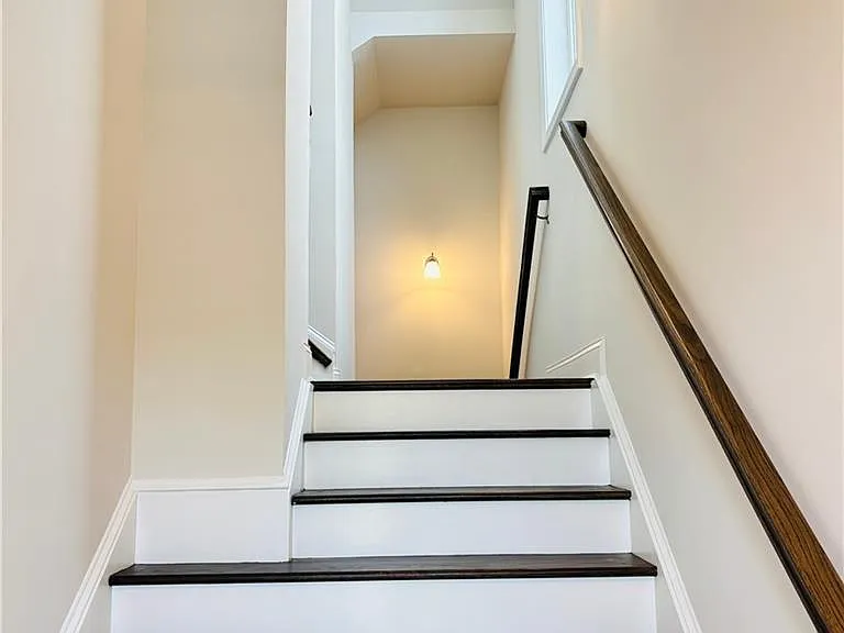 657 Summit Hill Way — Photo 4