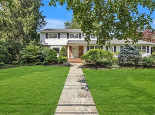 250 Maple Ave, Smithtown, NY 11787