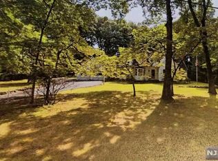 20 Dogwood Hill Rd, Saddle River, NJ 07458